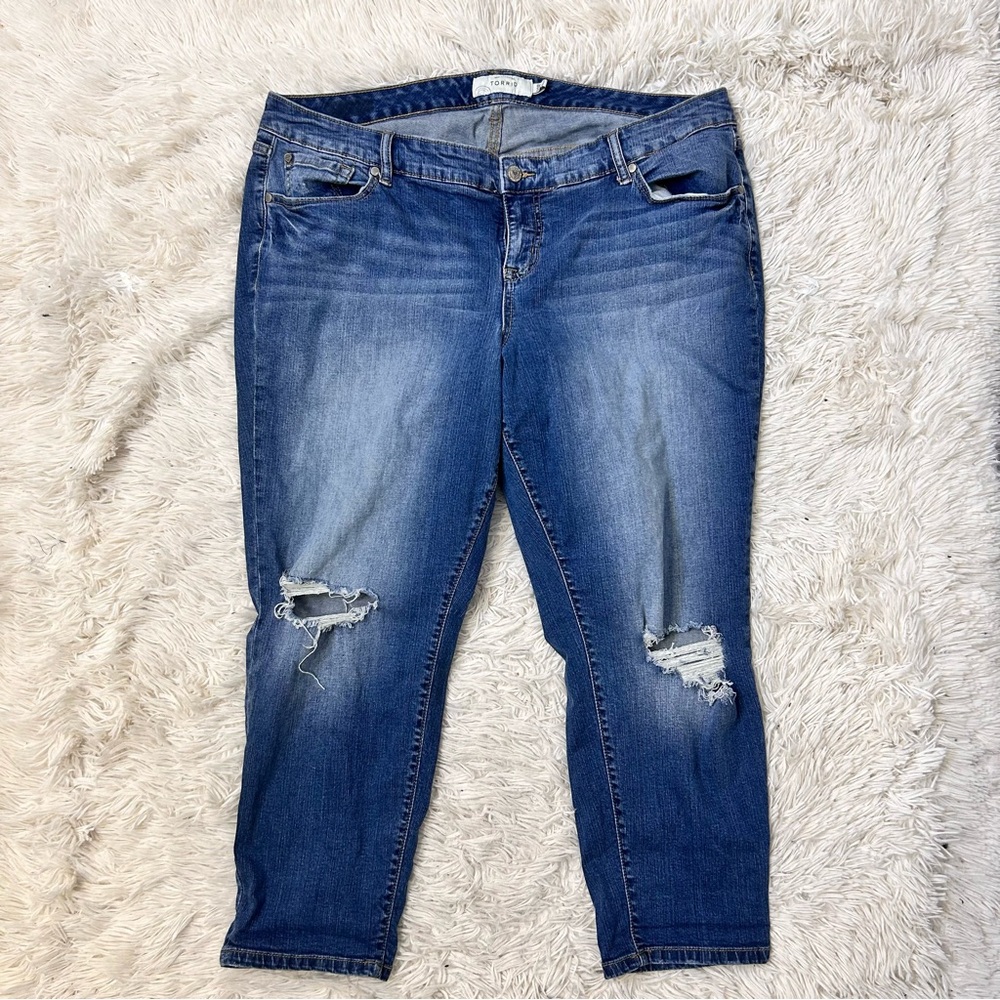 ◾️Torrid Cropped Distressed Jeans